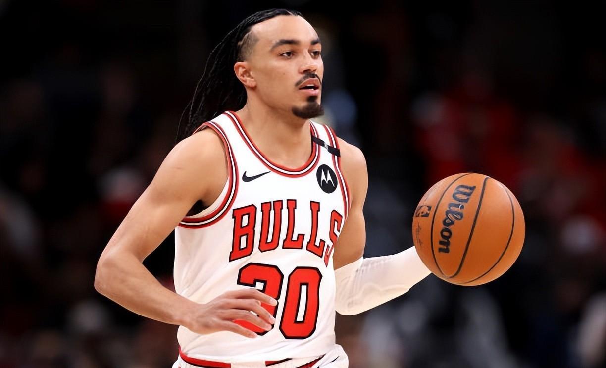 包含快船新援闪耀舞台，助球队继续领跑的词条