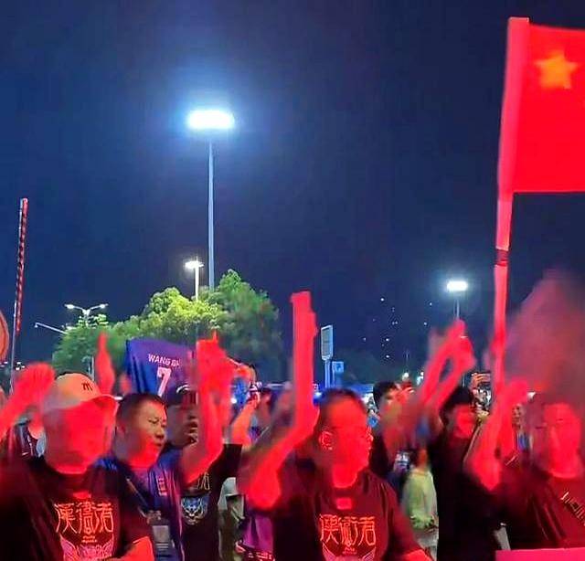 关于执著成果：女足比赛球员坚持到底获胜的信息