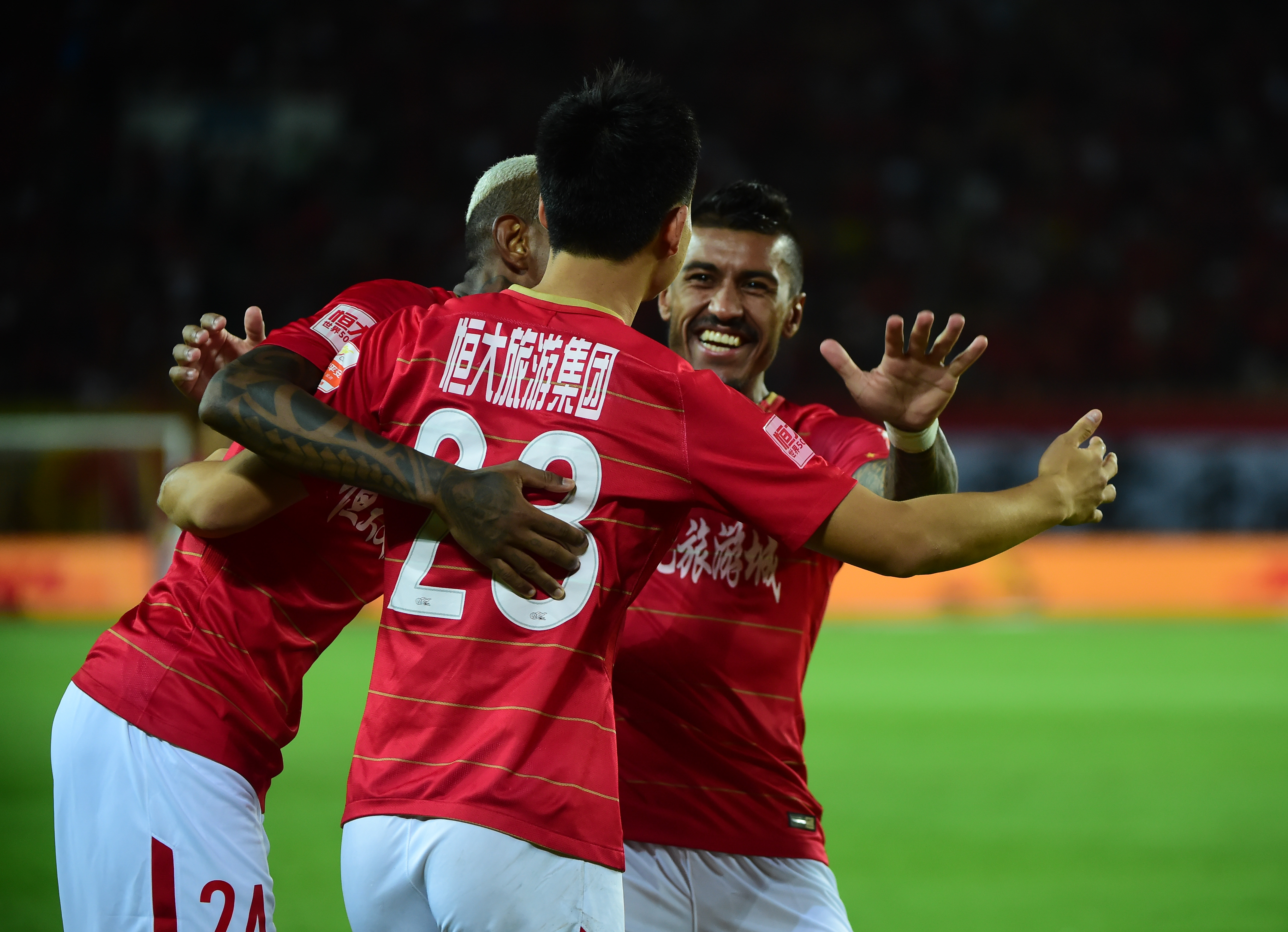 上港客战泰达，磨刀霍村欲守住榜首位置