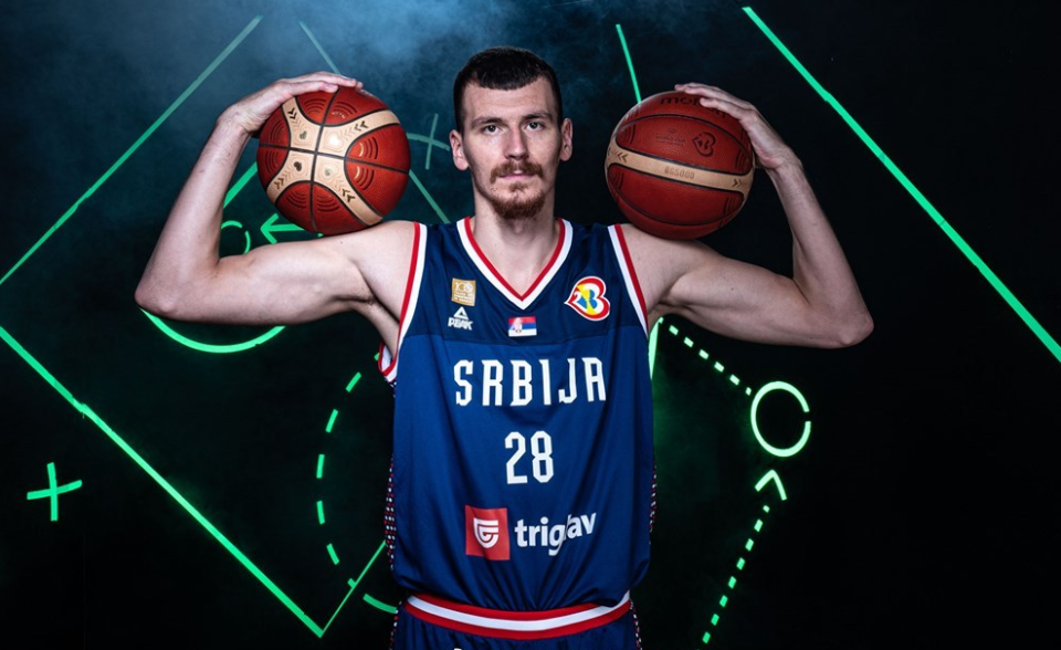 东南亚篮球明星引领球队取得胜利