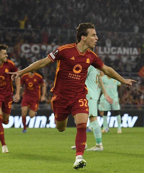 罗马德比即将上演,双方实力不相上下 罗马德比即将上演,双方实力不相上下