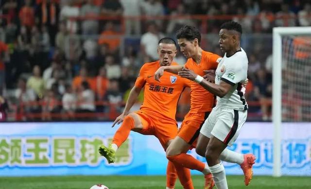 中超豪强遭遇困境，新季困难重重