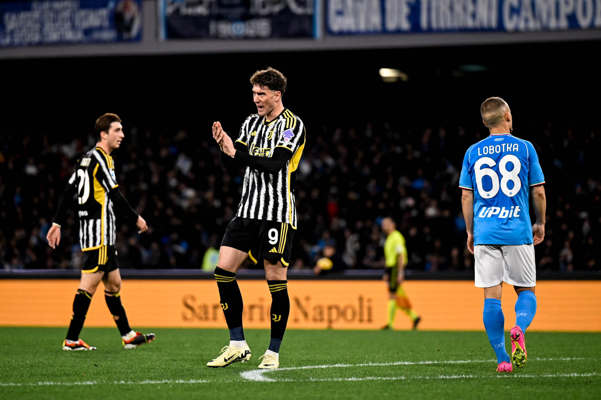 关于尤文图斯狂胜，那不勒斯努力寻找突破口的信息