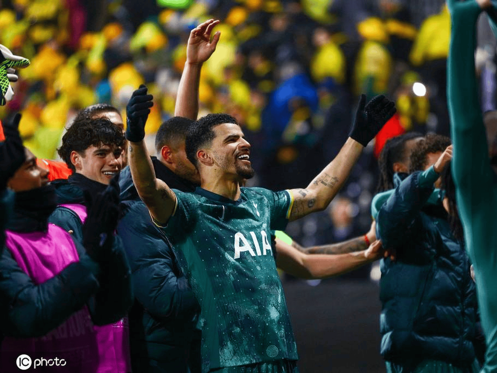 包含热刺豪胜晋级，半决赛风采迷人的词条