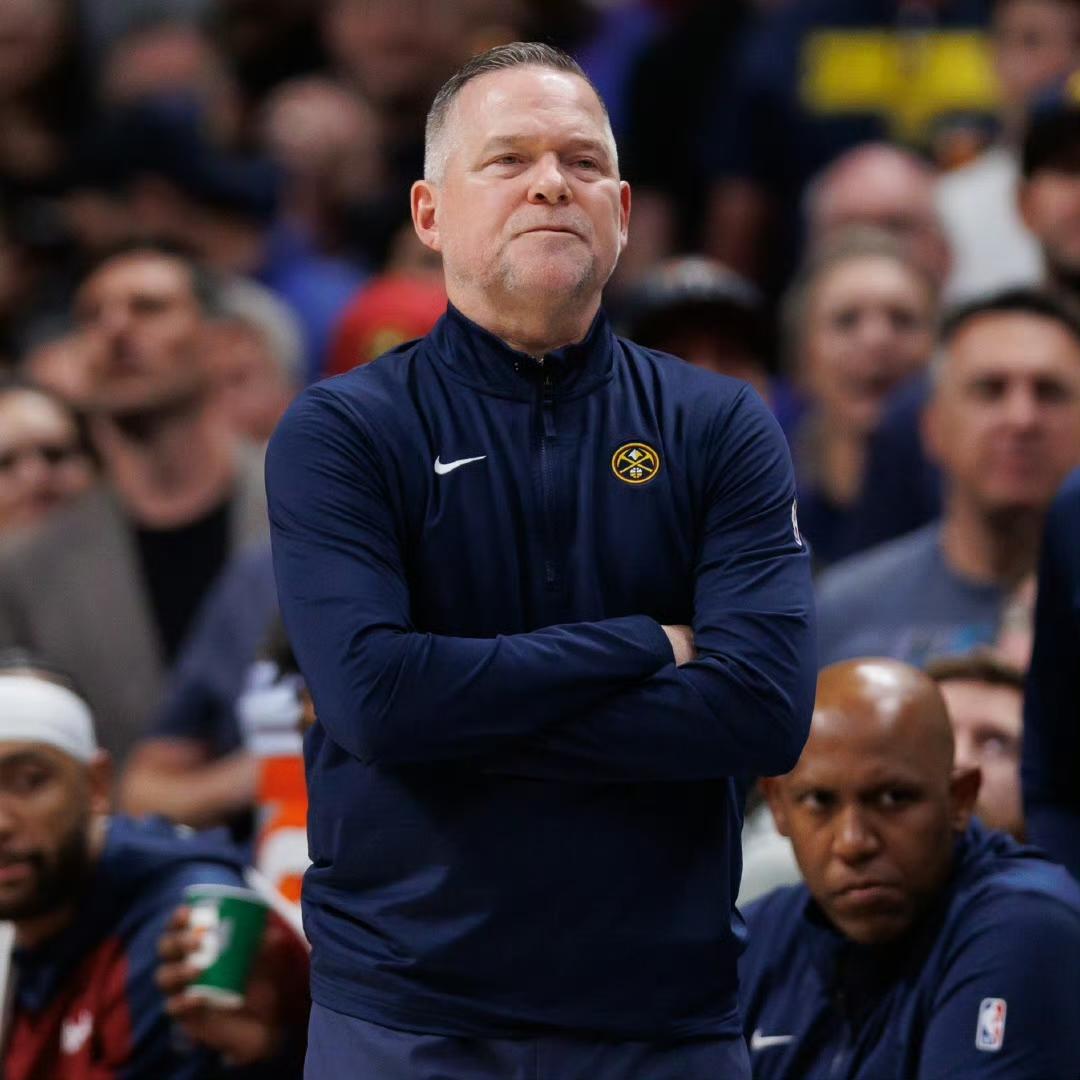 -主教练突然宣布离职，球队风波不断