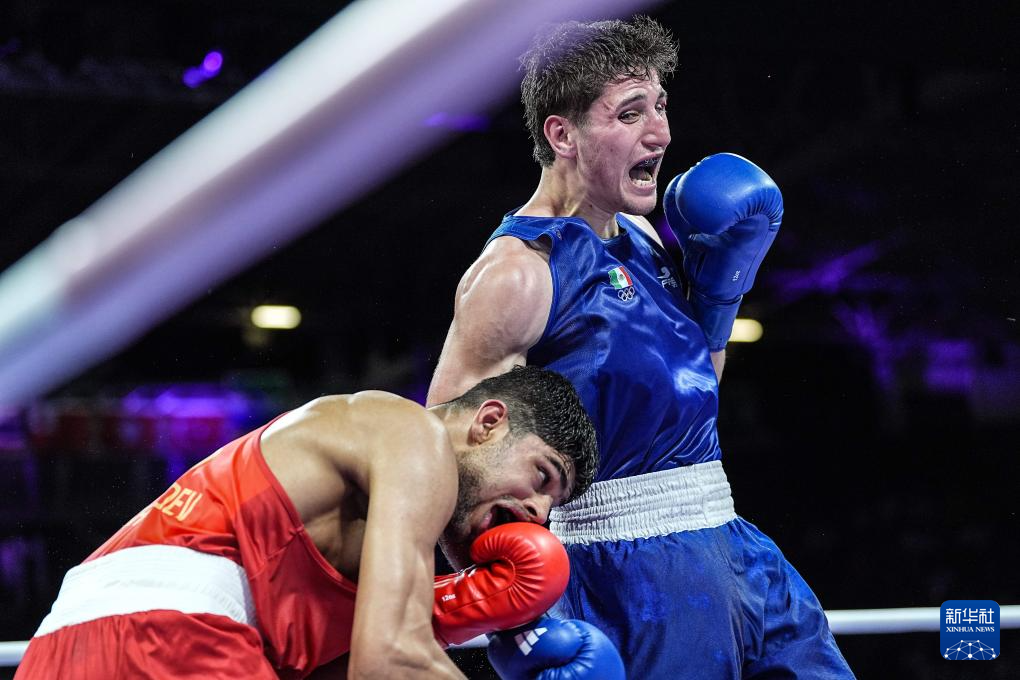 墨西哥拳击选手击败对手，斩获银牌