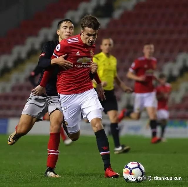 沃尔夫斯堡后防失误成短板，需加强训练