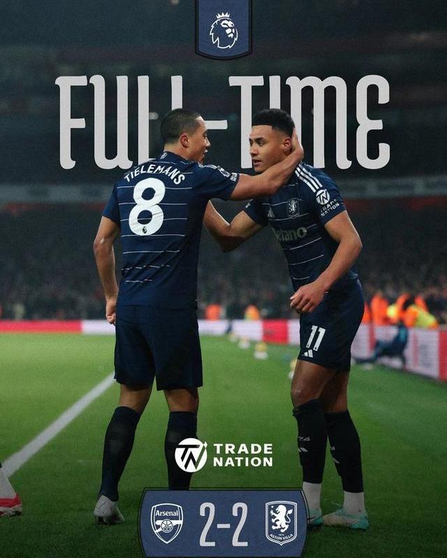 摩纳哥球员庆祝胜利,士气高涨 摩纳哥球员庆祝胜利,士气高涨