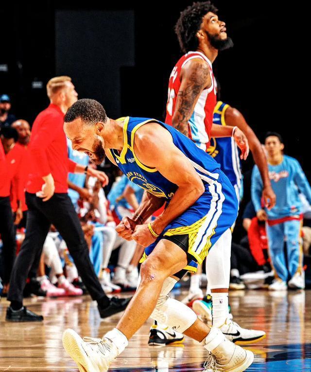 勇士逆转战胜灰熊，库里神奇表现