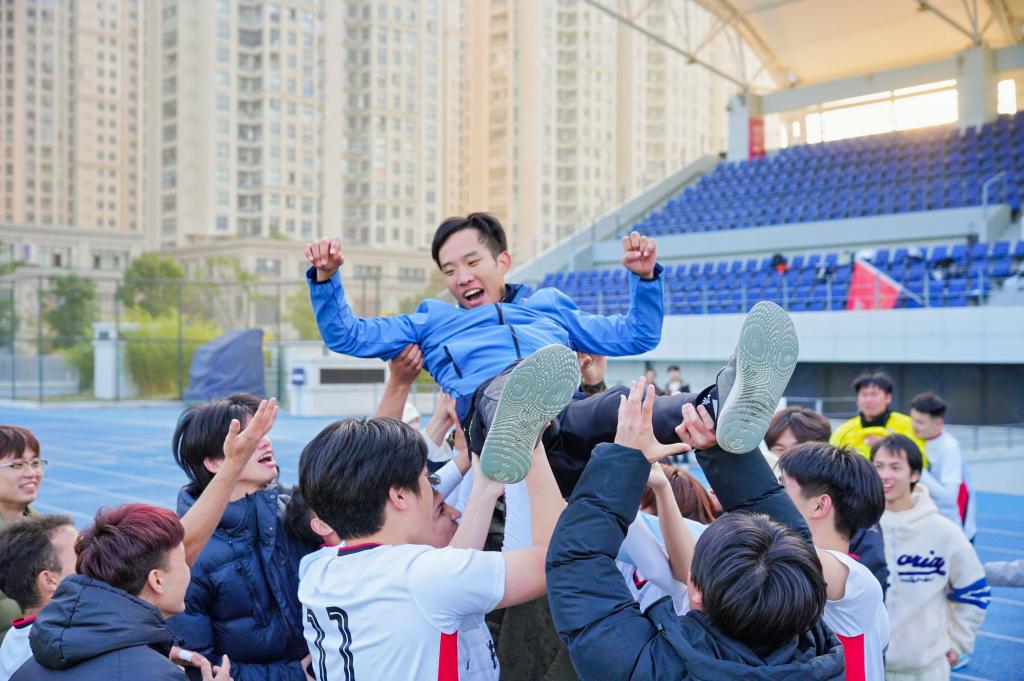 队员精神状态大战过后有所回升，摘星冠军近在咫尺的简单介绍