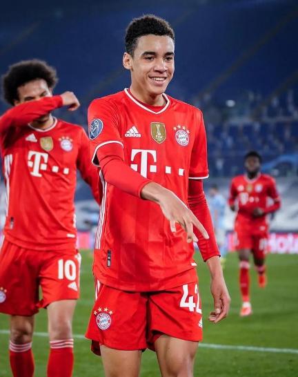 拜仁慕尼黑球星表现出色,成为赛季最佳射手的简单介绍 拜仁慕尼黑球星表现出色,成为赛季最佳射手的简单介绍