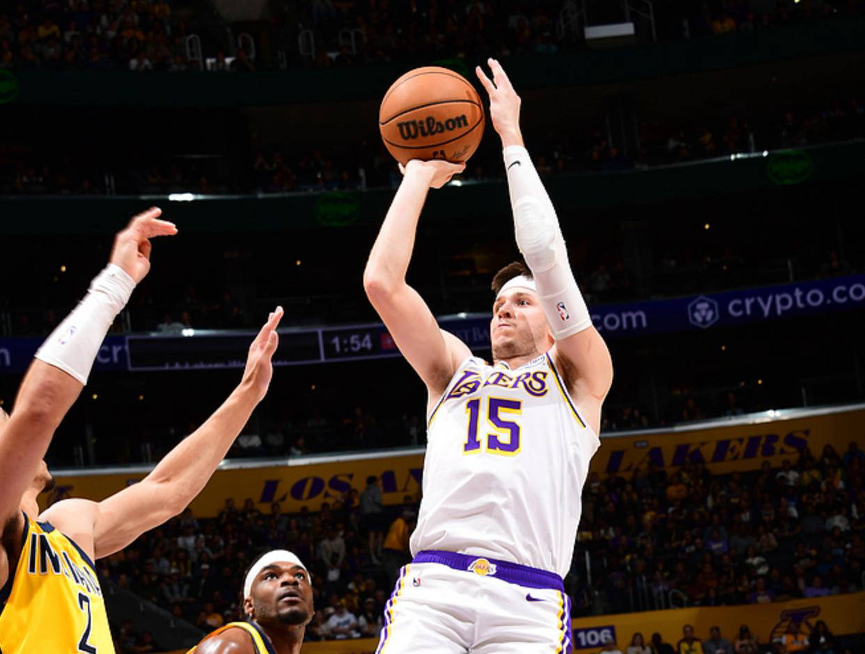 湖人惜败步行者，提前结束赛季