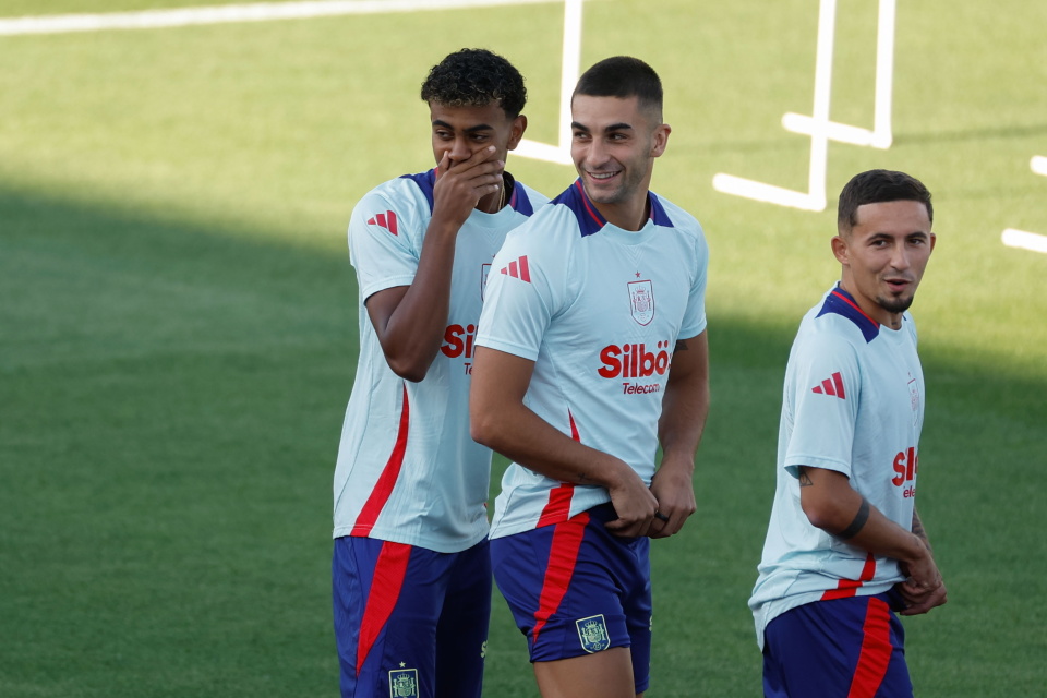 西班牙队员喜获欧国联决赛机会,豪气十足 西班牙队员喜获欧国联决赛机会,豪气十足