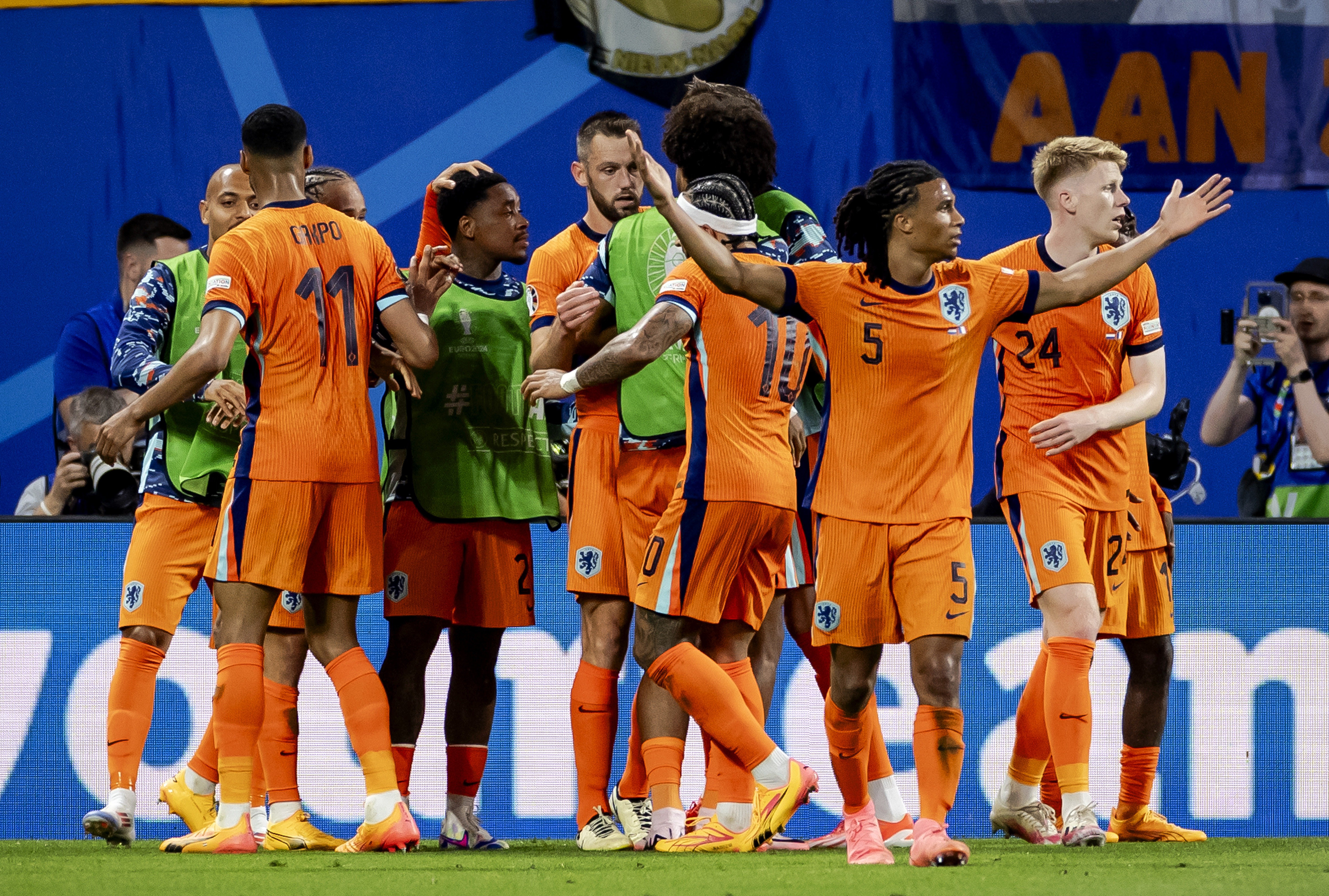 欧洲杯预选赛激情燃烧,赛场上掀起风云澎湃 欧洲杯预选赛激情燃烧,赛场上掀起风云澎湃