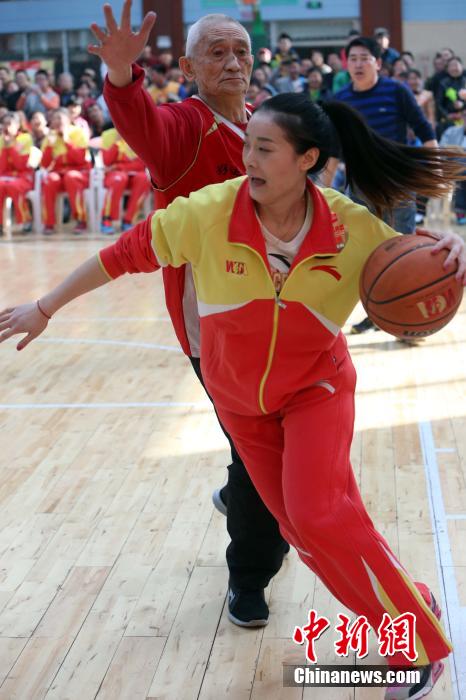 波尔多足球队举行球迷见面会，壮大支持力量的简单介绍