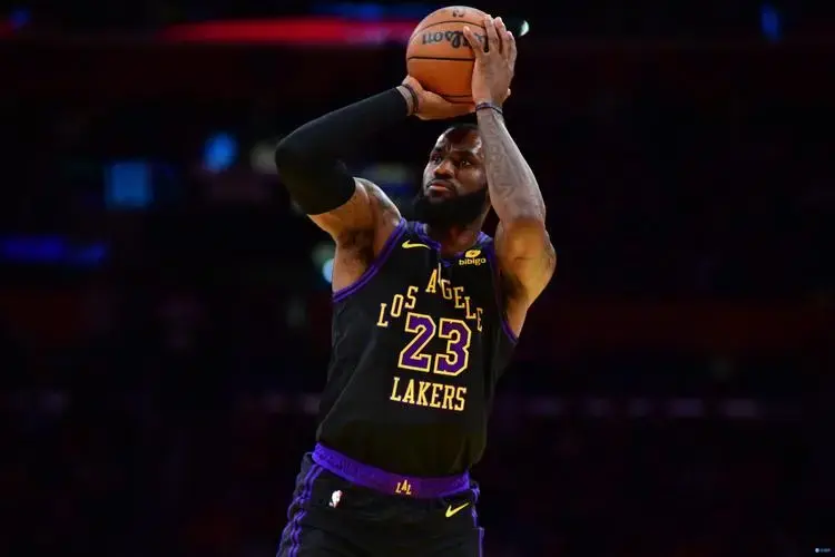 美国篮球巨星突破百分之百的简单介绍