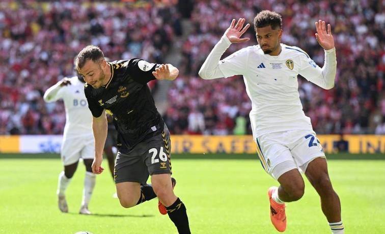 利物浦客场大胜南安普顿,继续领先英超榜首 利物浦客场大胜南安普顿,继续领先英超榜首