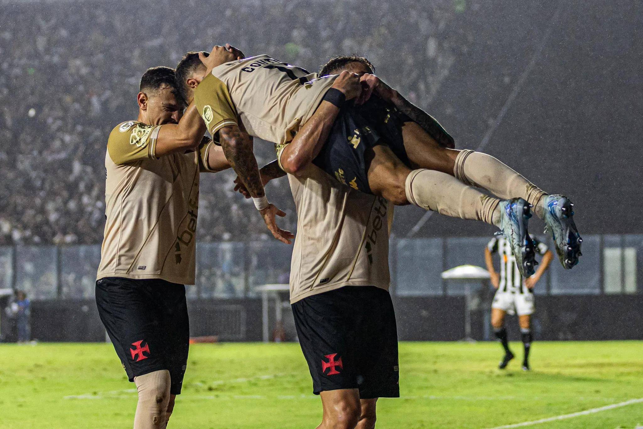 巴西排球队瞄准冠军，全力备战