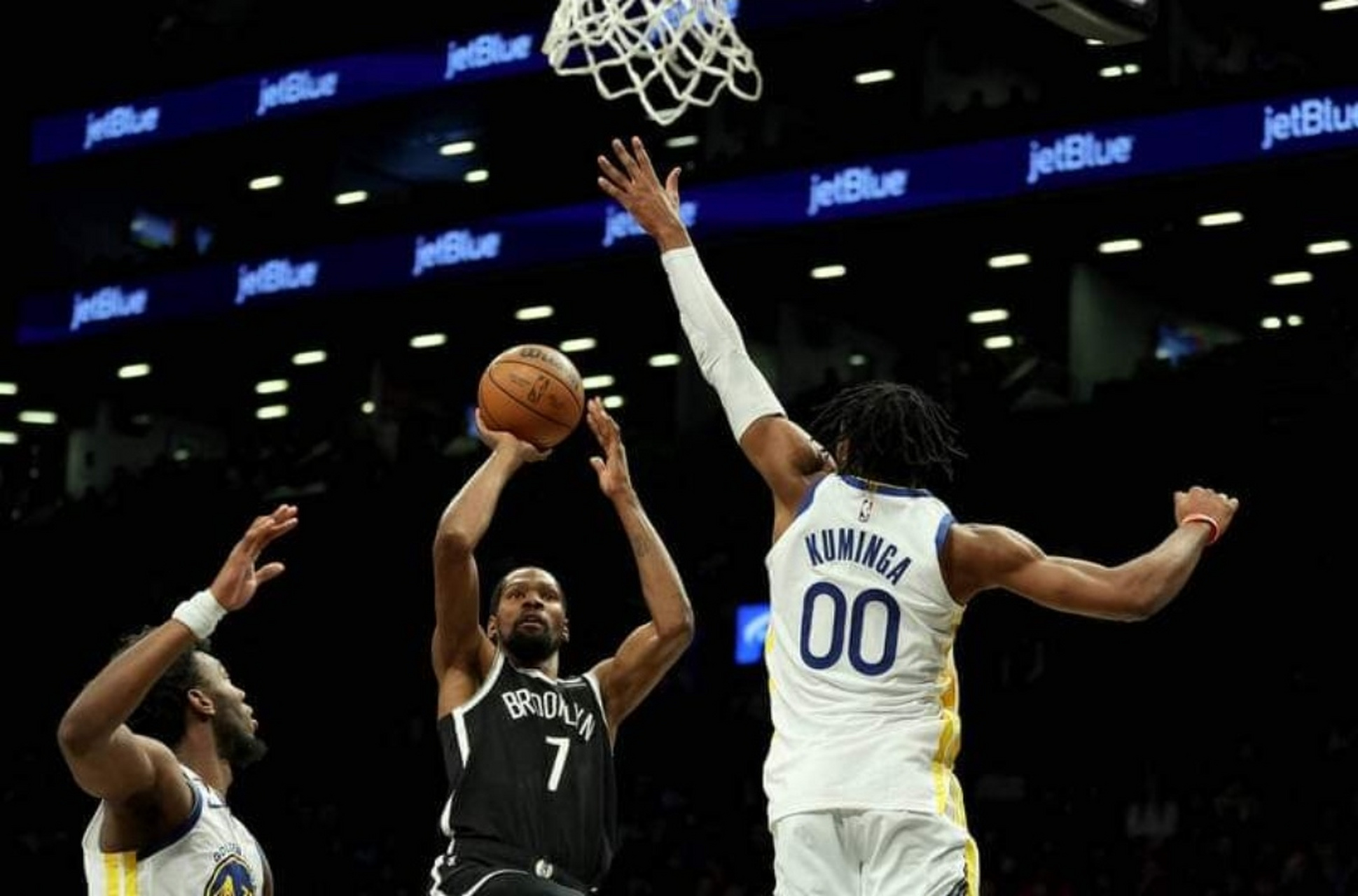 篮网队外线火力全开取得胜利 篮网队外线火力全开取得胜利