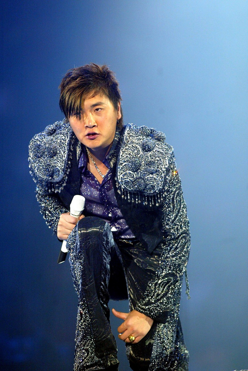 游泳选手孙楠创造个人最佳，夺冠