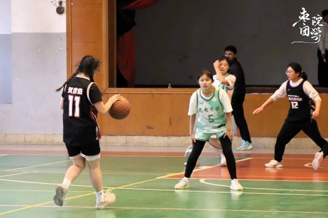 顶尖篮球赛事，自信勇敢，向往巅峰