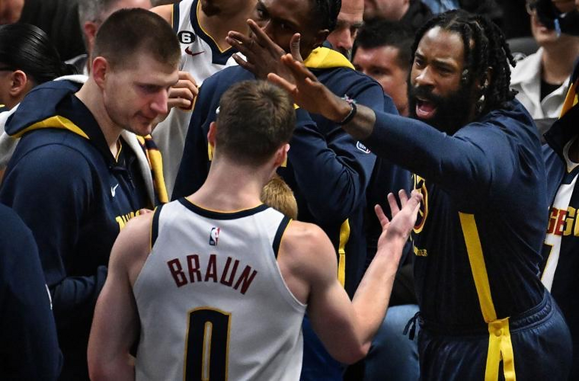 勇士客场惨败快船,遭遇两连败 勇士客场惨败快船,遭遇两连败