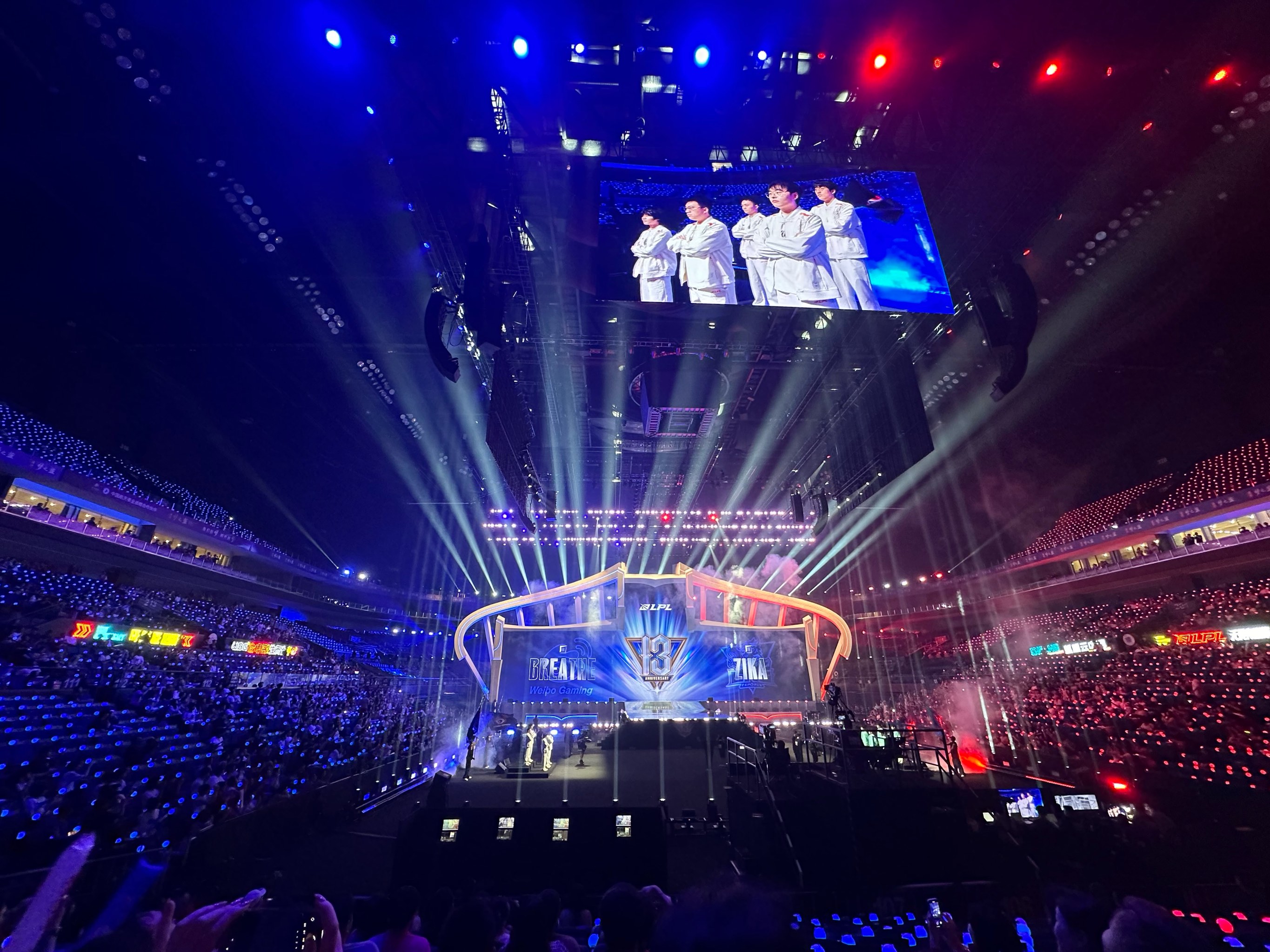 NBA明星们携家人亮相体育盛典