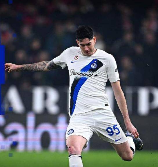 热那亚队员发飙，导致比赛失分被罚