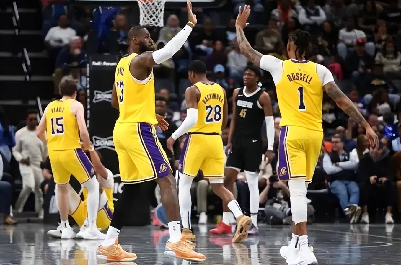 步行者主场负湖人,哈登抢镜王世芳 步行者主场负湖人,哈登抢镜王世芳