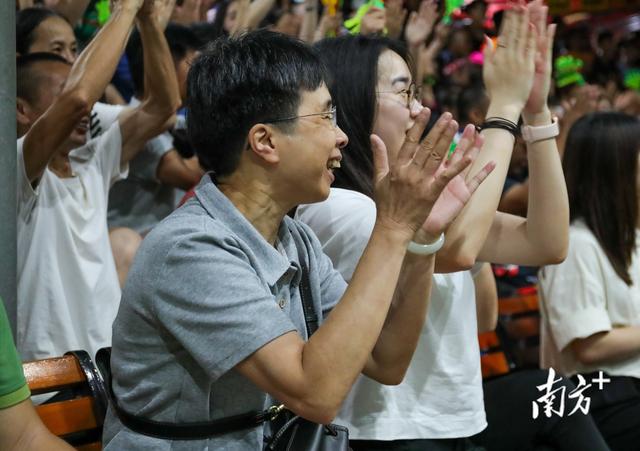 FB体育注册网址-精彩的比赛高潮，强队成功夺冠