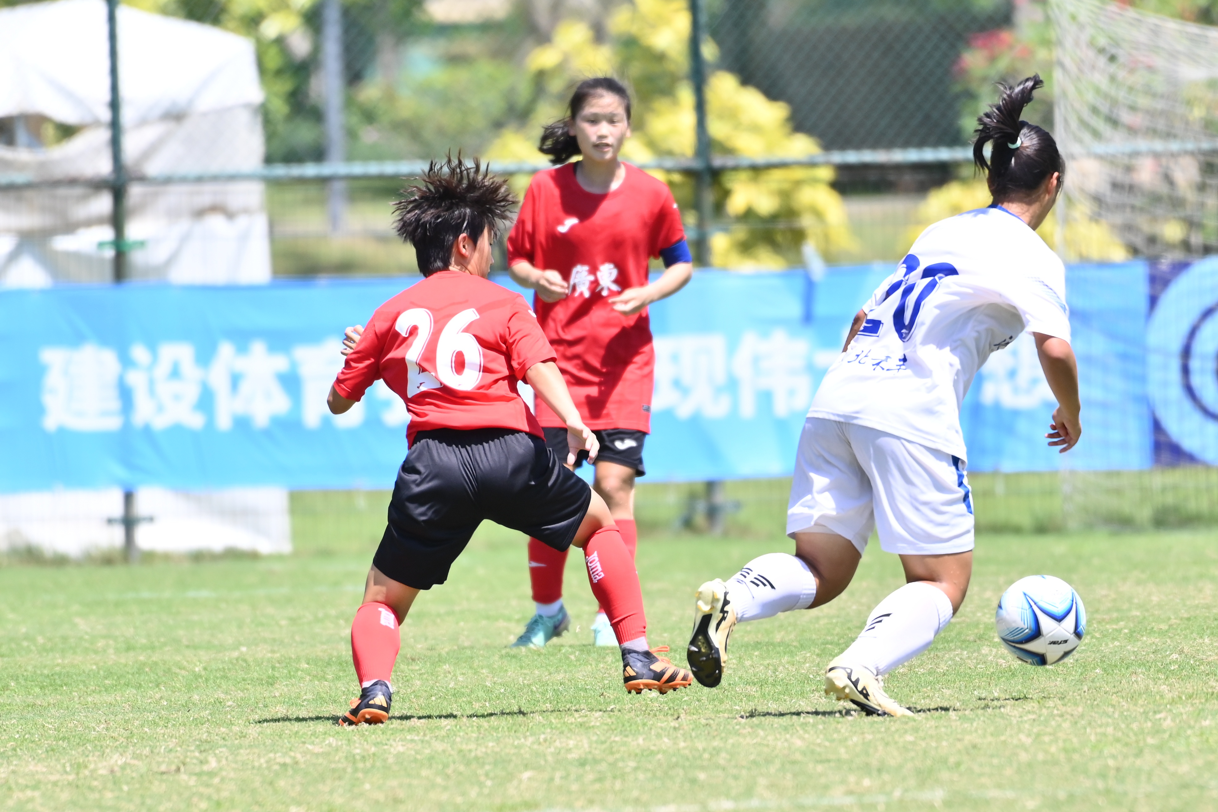 女足比赛全程追踪，每个瞬间都值得回味