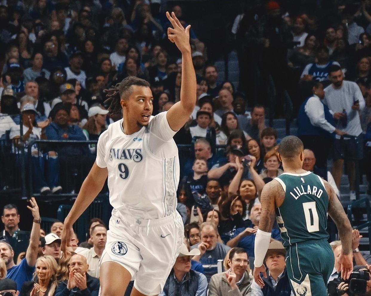 包含雄鹿客场告捷，状态持续火热领跑东部的词条