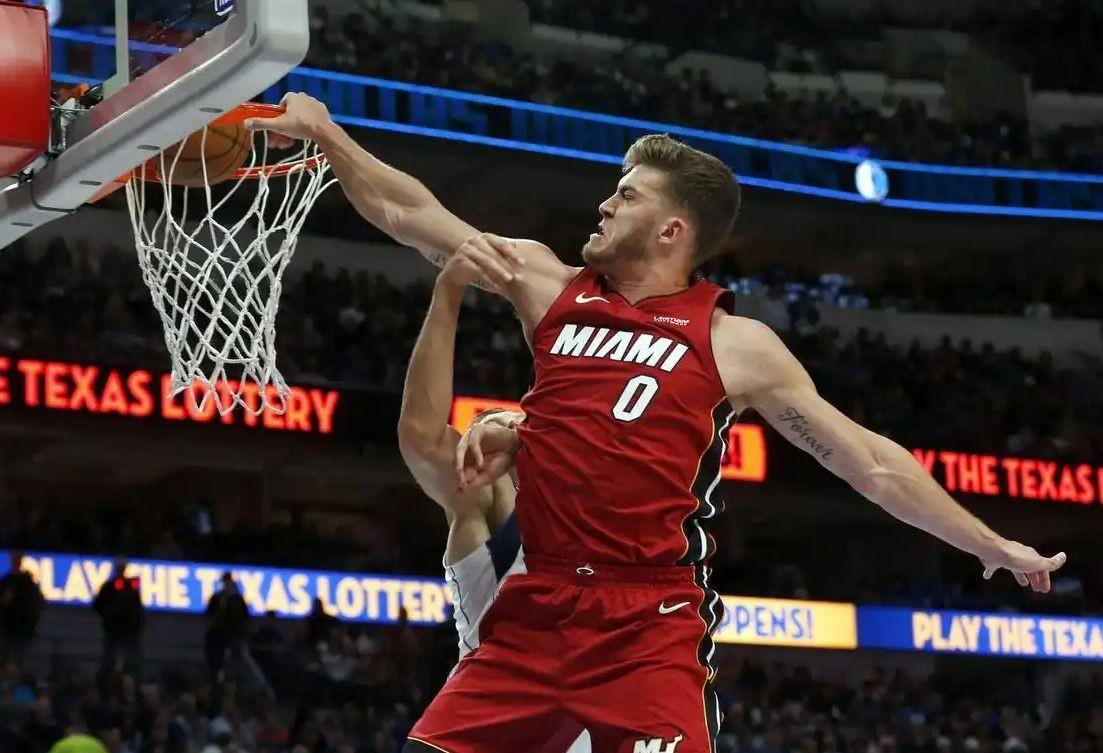 篮球巨星突然宣布退役结束职业生涯