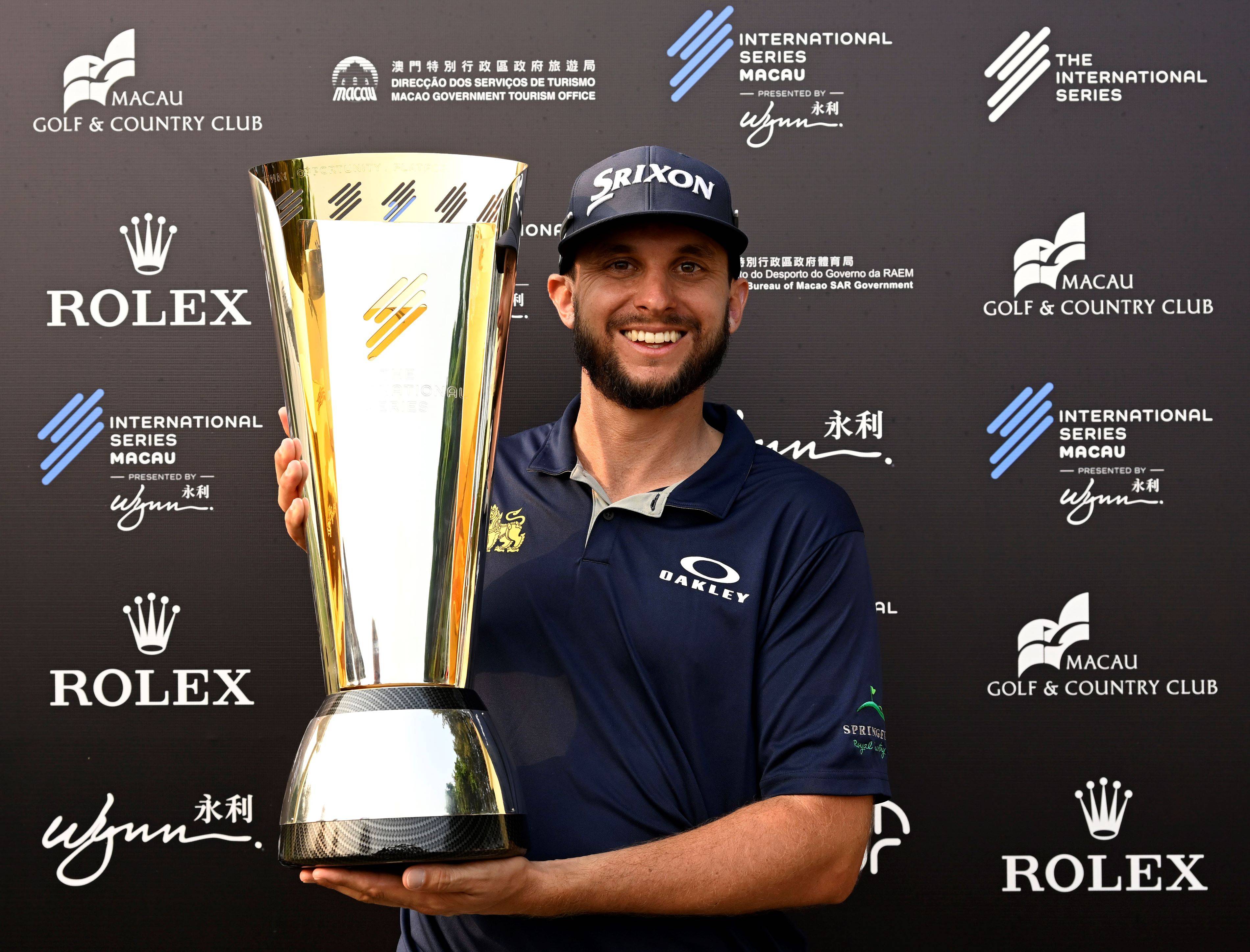 苏格兰队在高尔夫比赛中夺冠