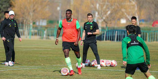 关于里尔主教练调整阵容，迎接挑战的信息