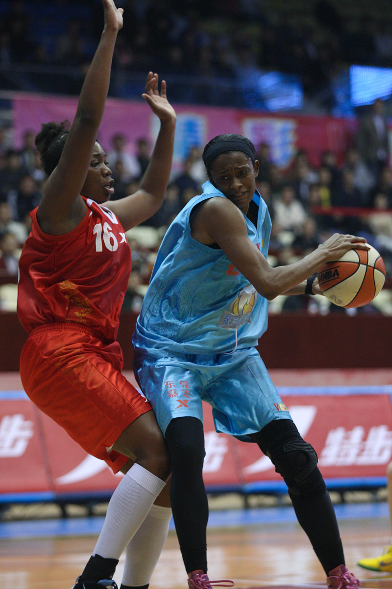 激情碰撞！球场上发生全新剧情