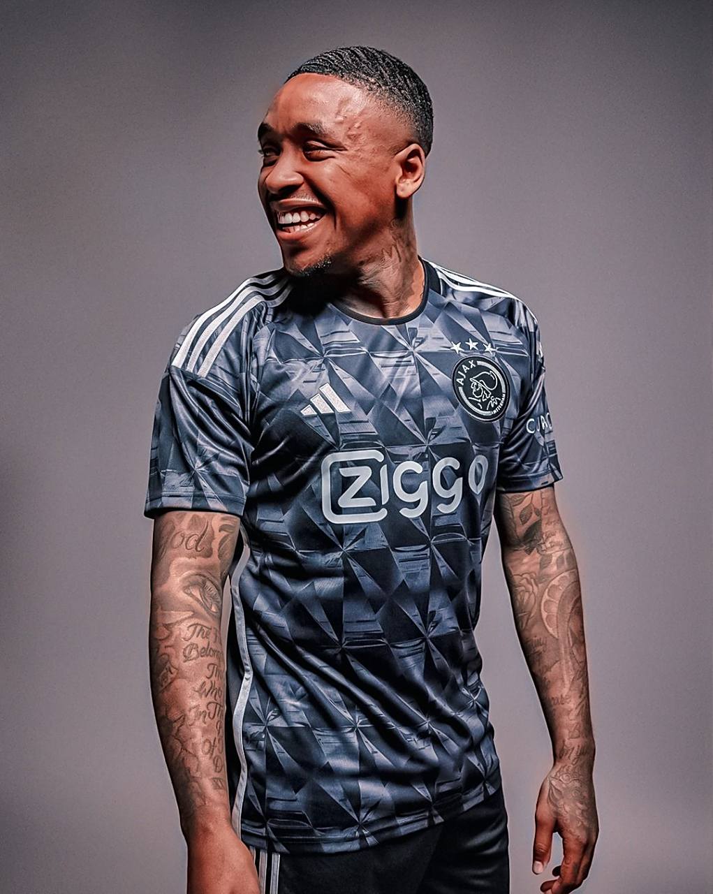 阿贾克斯客场迎战劲敌,实力逐渐浮出水面的简单介绍 阿贾克斯客场迎战劲敌,实力逐渐浮出水面的简单介绍