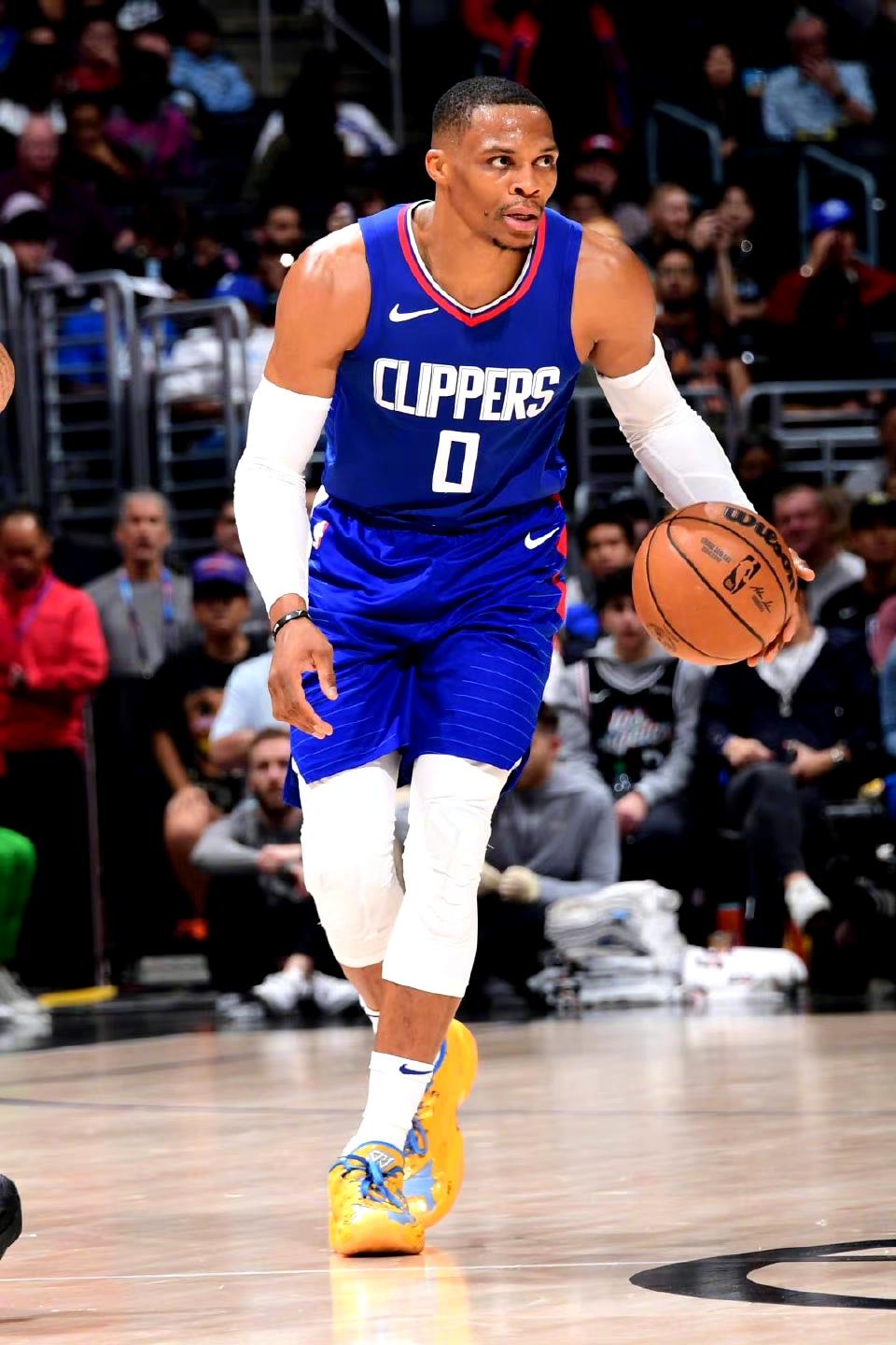 快船主场大胜魔术，取得五连胜