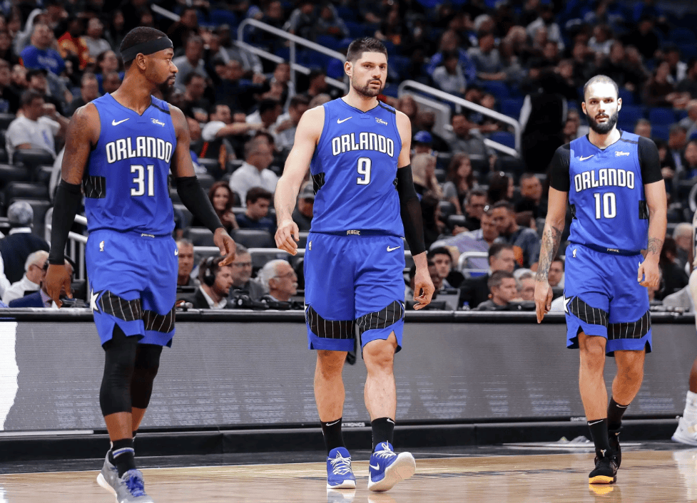 包含猛龙横扫魔术，继续保持东部领先地位的词条