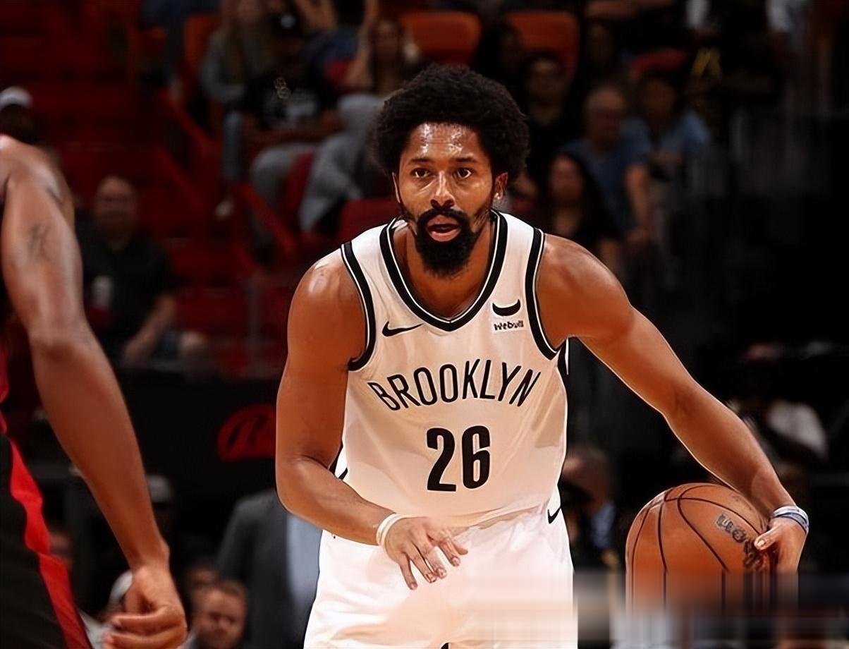 篮网击败雄鹿，客场取得胜利