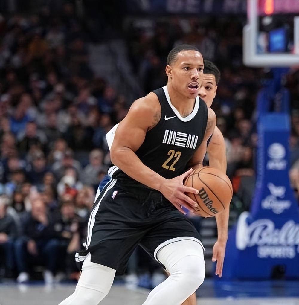 76人横扫独行侠,西蒙斯状态火热 76人横扫独行侠,西蒙斯状态火热