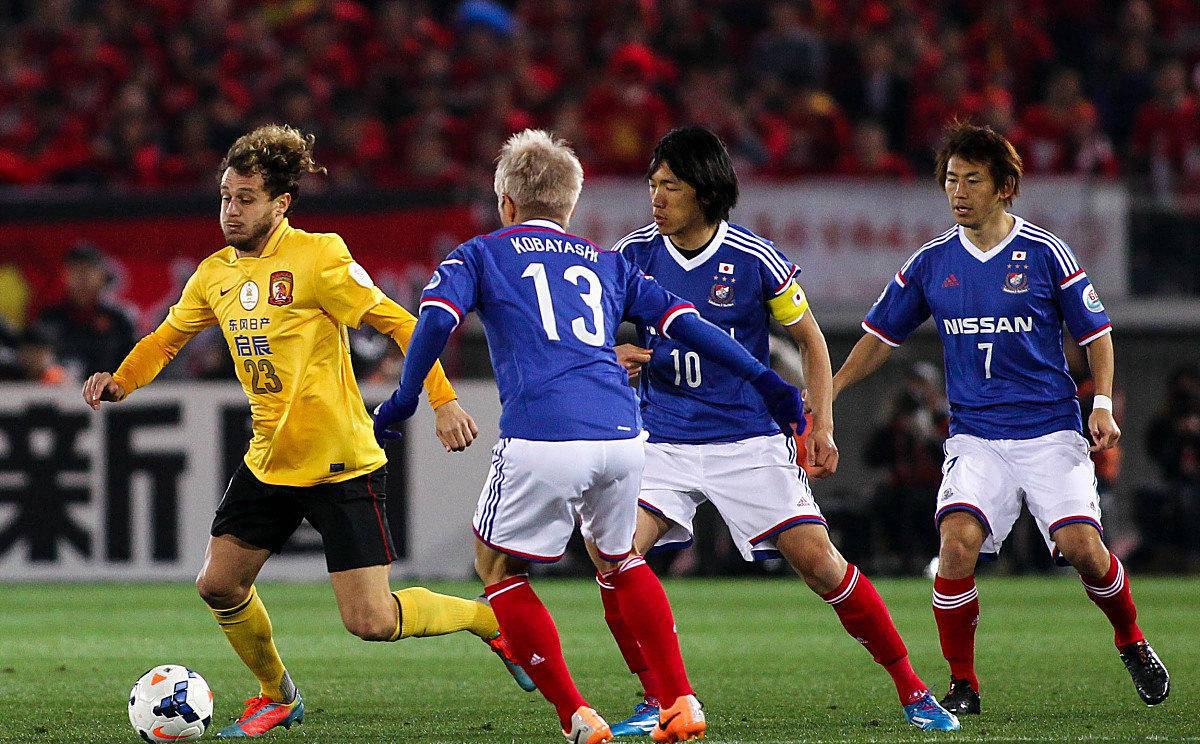 包含沙尔克04客场大胜勒沃库森，豪取关键胜利！的词条