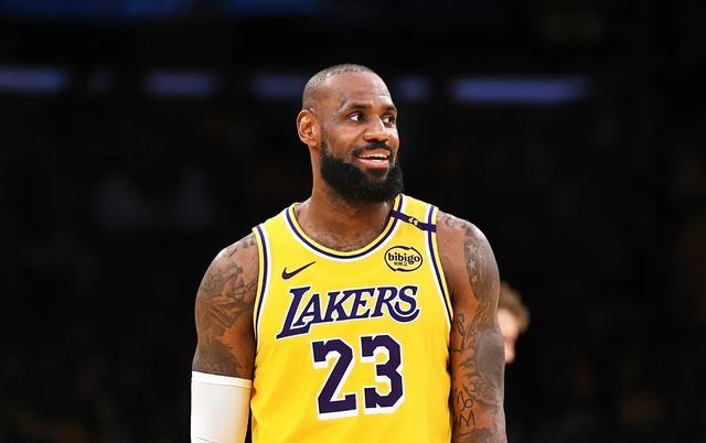 湖人爆冷败给黄蜂，詹姆斯缺阵影响不容忽视