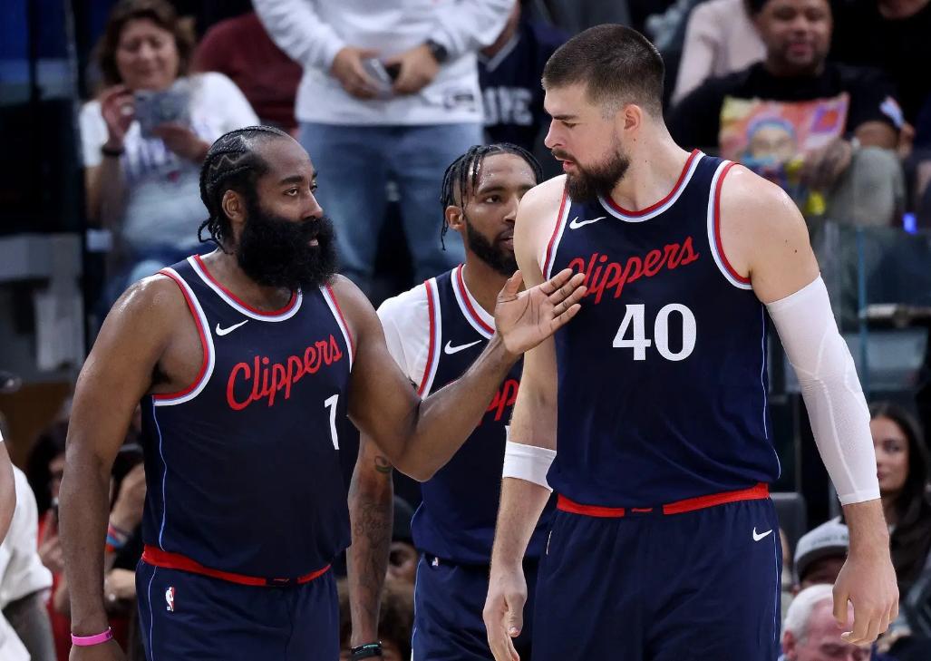 勇士横扫吉林队,哈登扛起全队 勇士横扫吉林队,哈登扛起全队